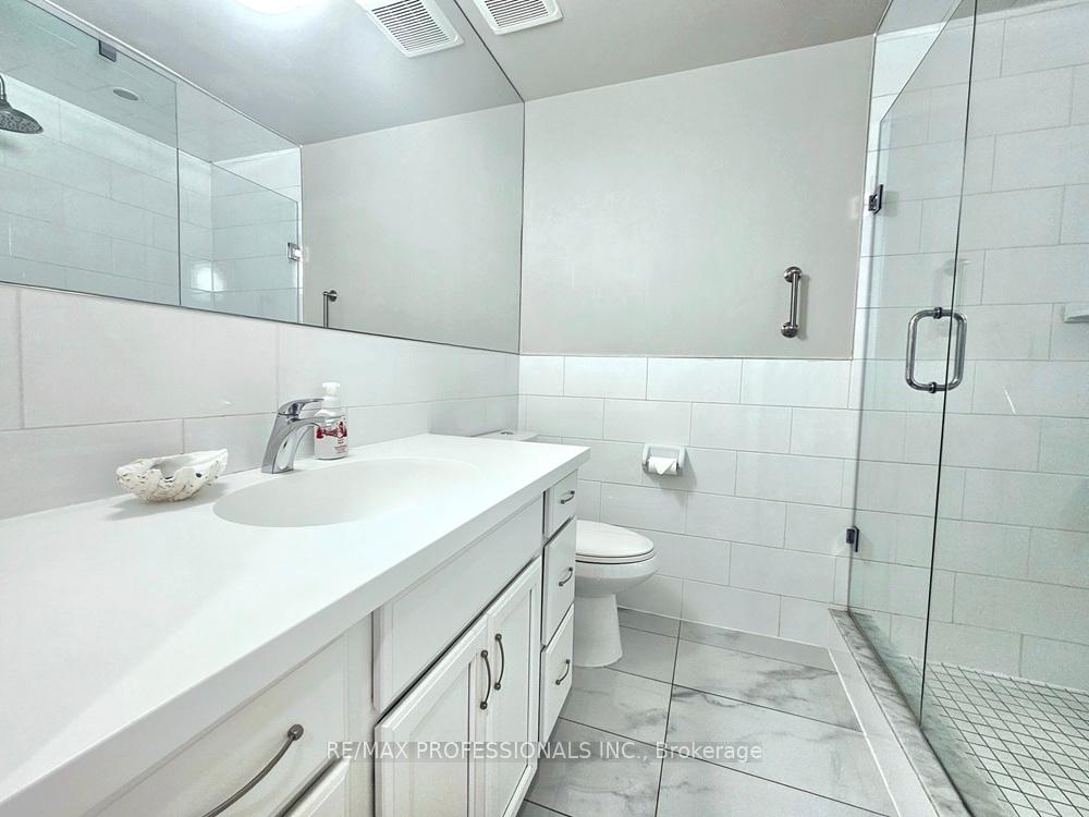 4 Bedrooms Condo at 2651 Aquitaine, Mississauga For sale