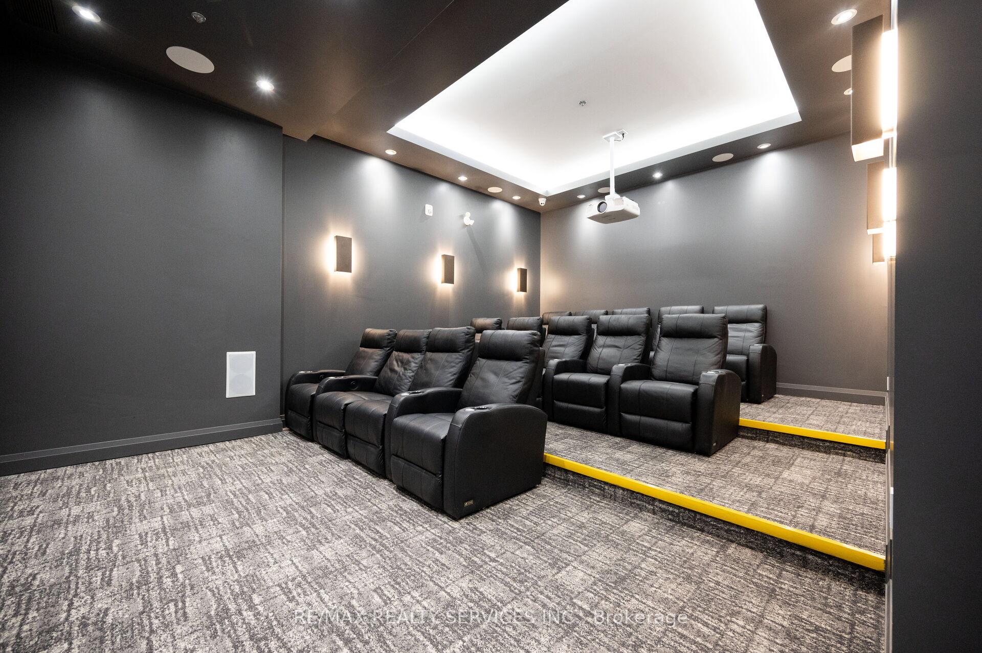 2 Bedrooms Condo at 1 Redfern, Hamilton For sale
