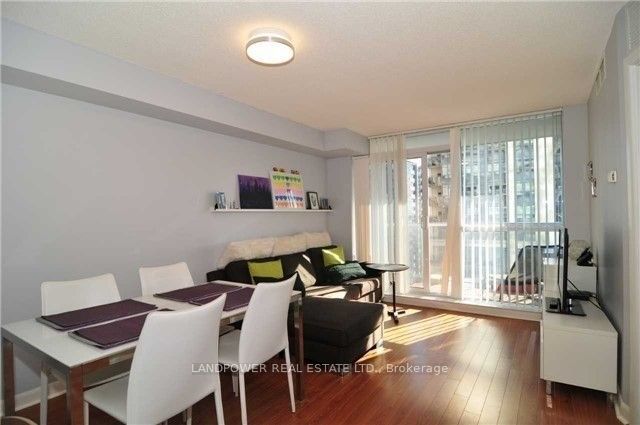 4978 Yonge