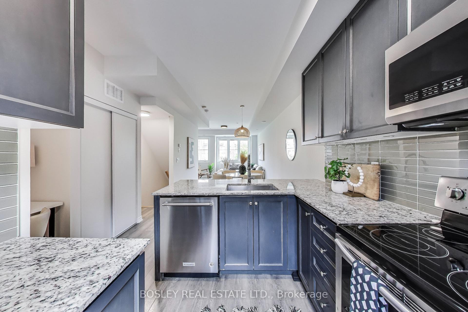 2 Bedrooms Condo at 390 Hopewell, Toronto For sale