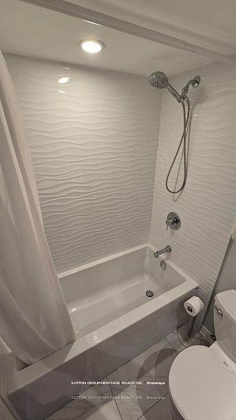 2 Bedrooms Condo at 75 Wynford Heights, Toronto For sale