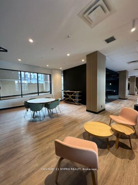 1 Bedroom Condo at 7950 Bathurst,  Vaughan For sale