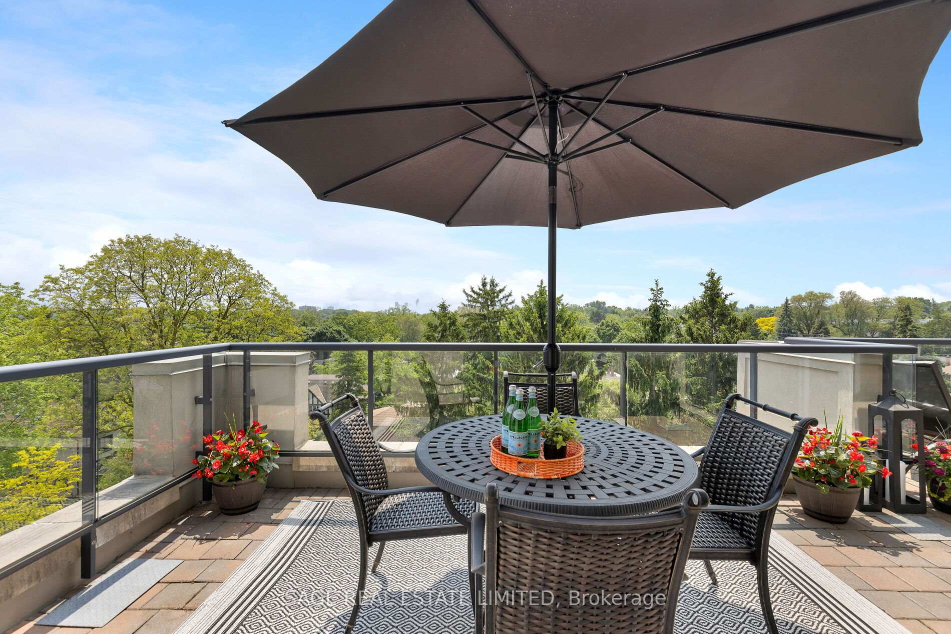 2 Bedrooms Condo at 25 Earlington, Toronto For sale