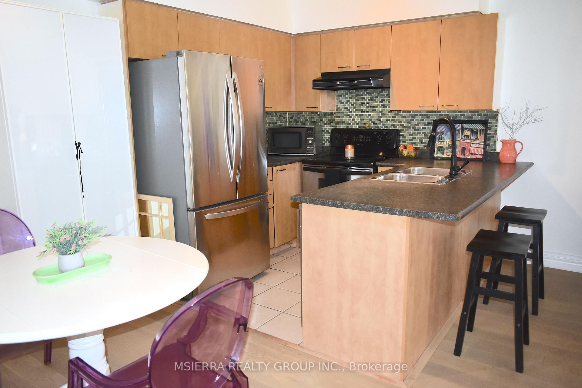 2 Bedrooms Condo at 65 Cranborne, Toronto For sale