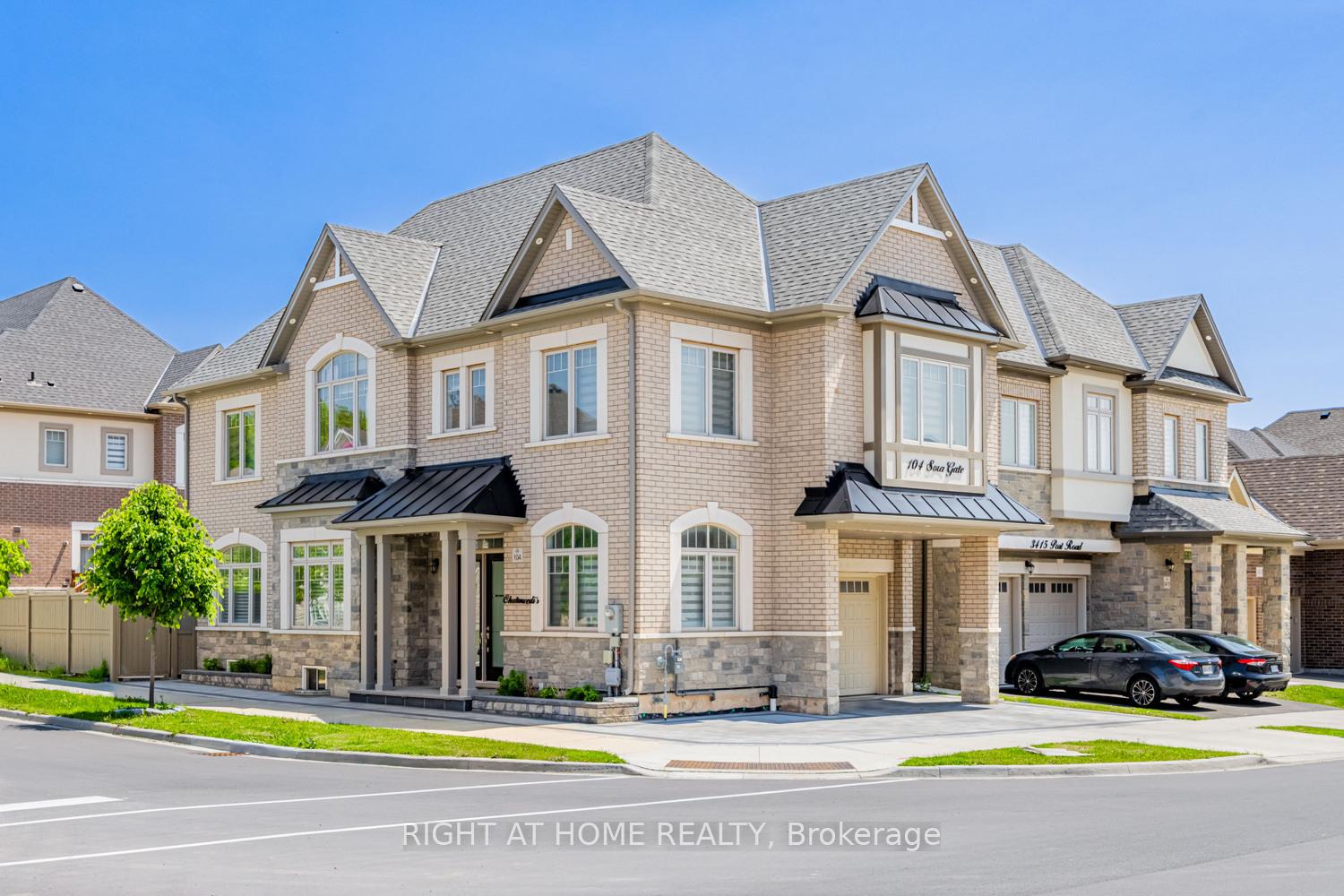 104 Sora Gate, Oakville, ON L6H 0Y4