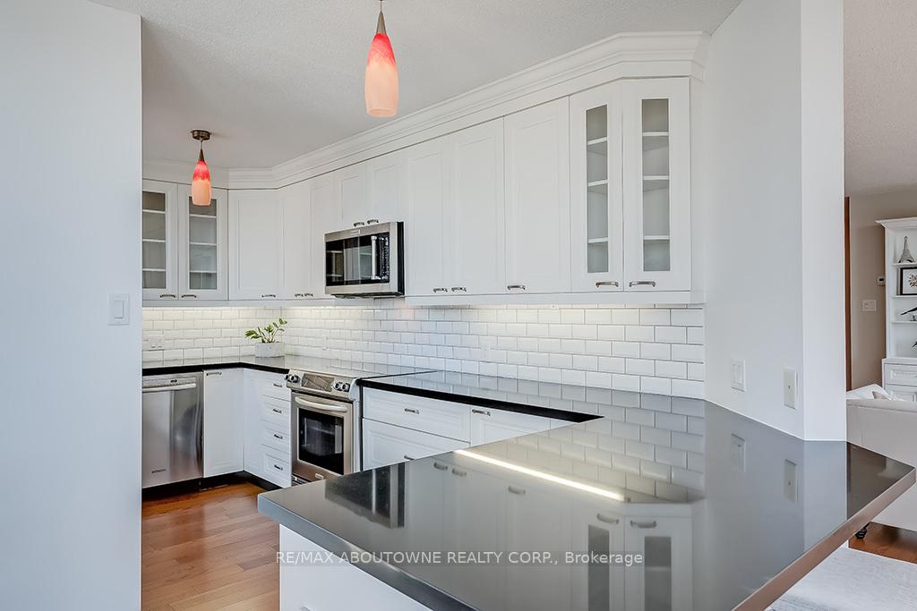 2 Bedrooms Condo at 1230 Marlborough,  Oakville For sale