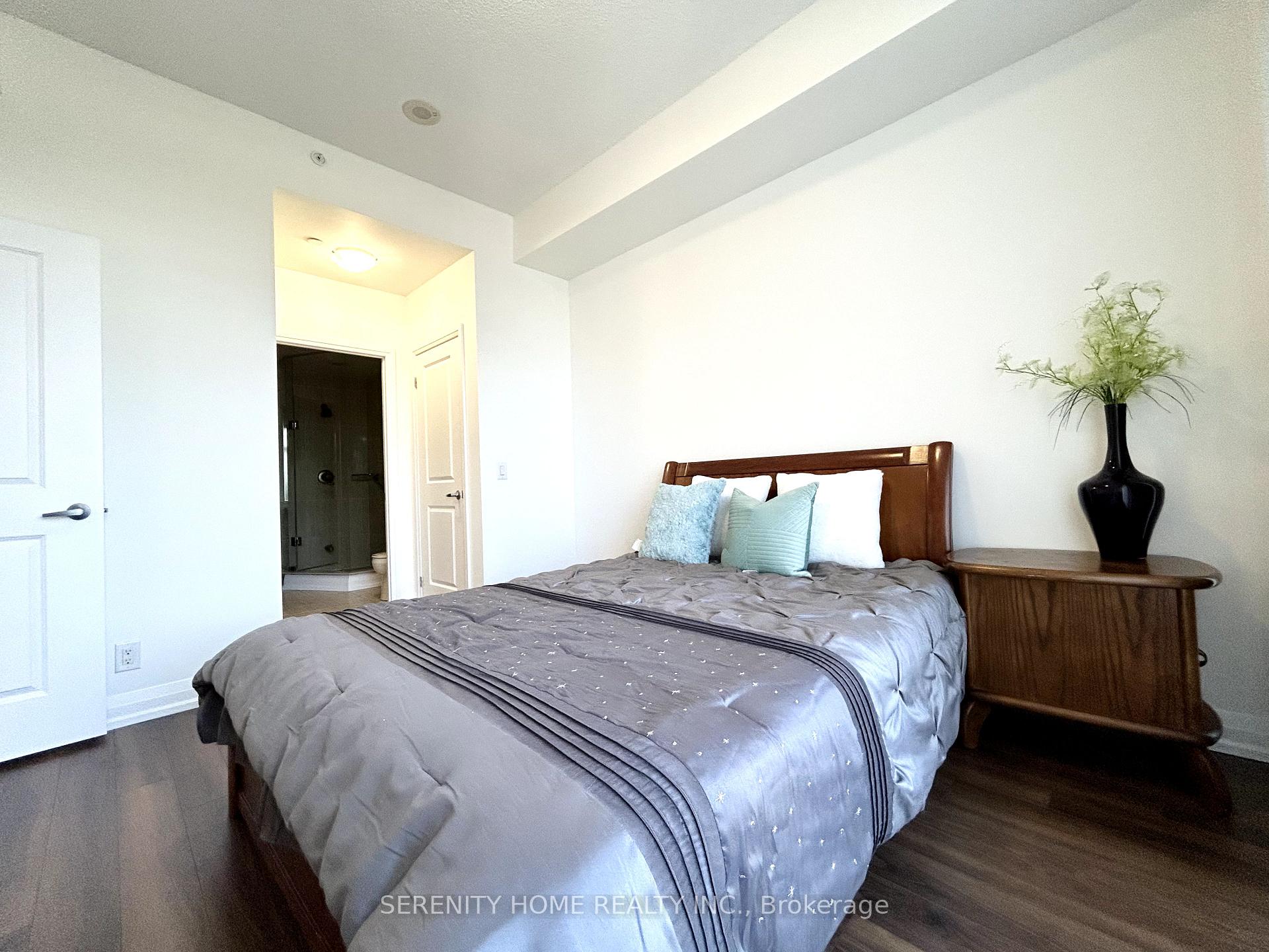 3 Bedrooms Condo at 85 The Donway,  Toronto For sale