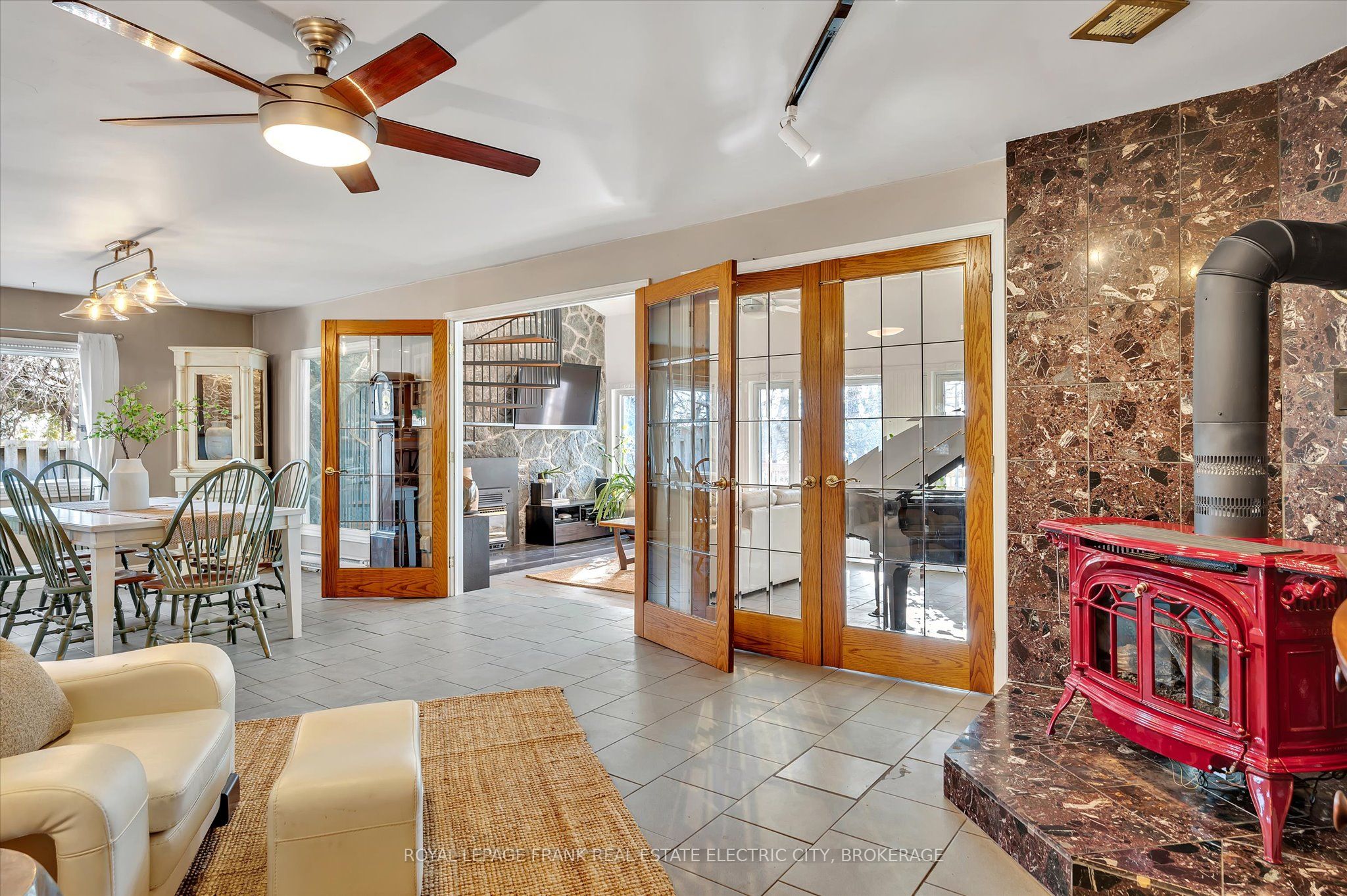 99 Lakeside Drive