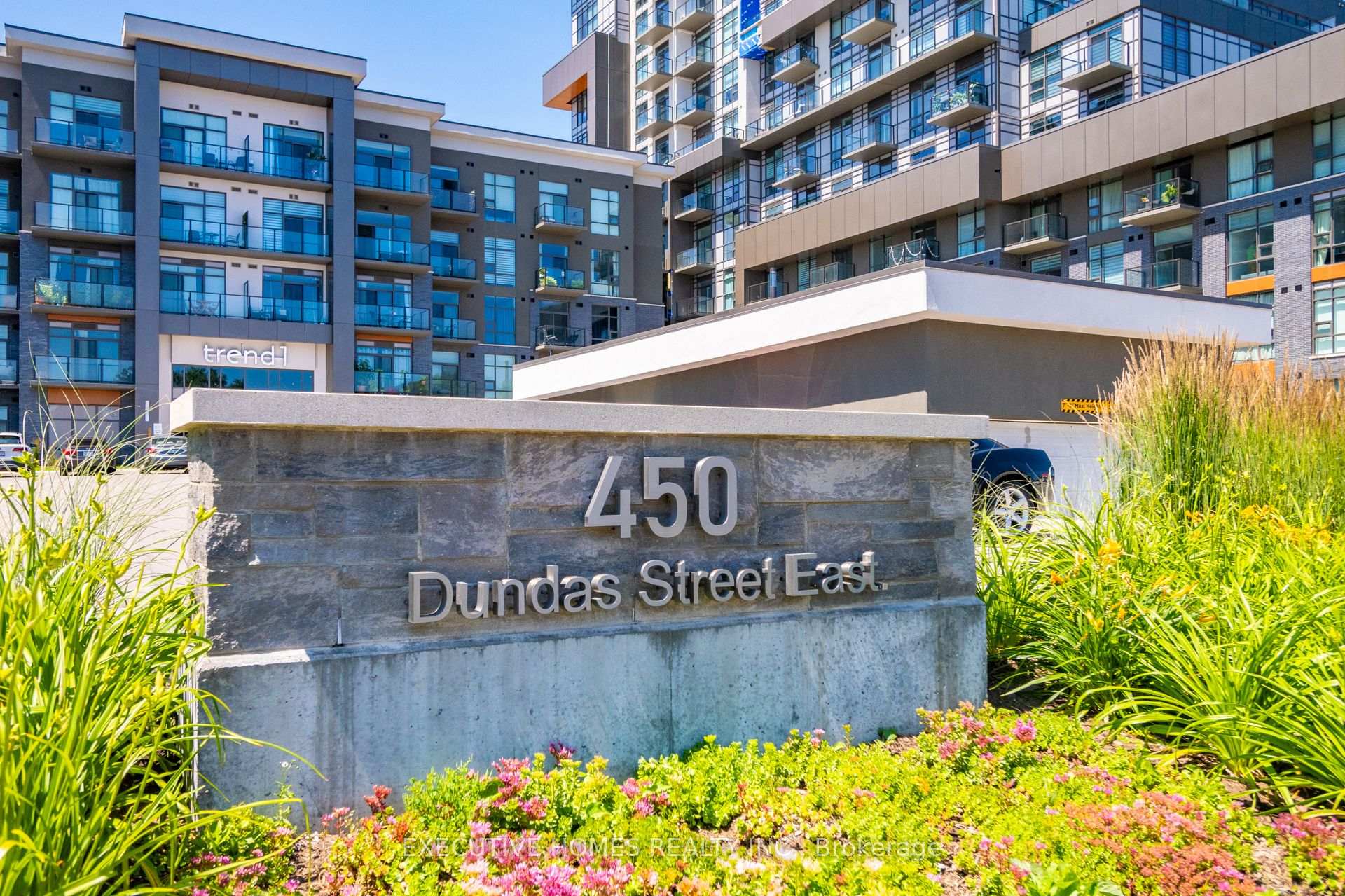 2 Bedrooms Condo at 450 Dundas, Hamilton For sale