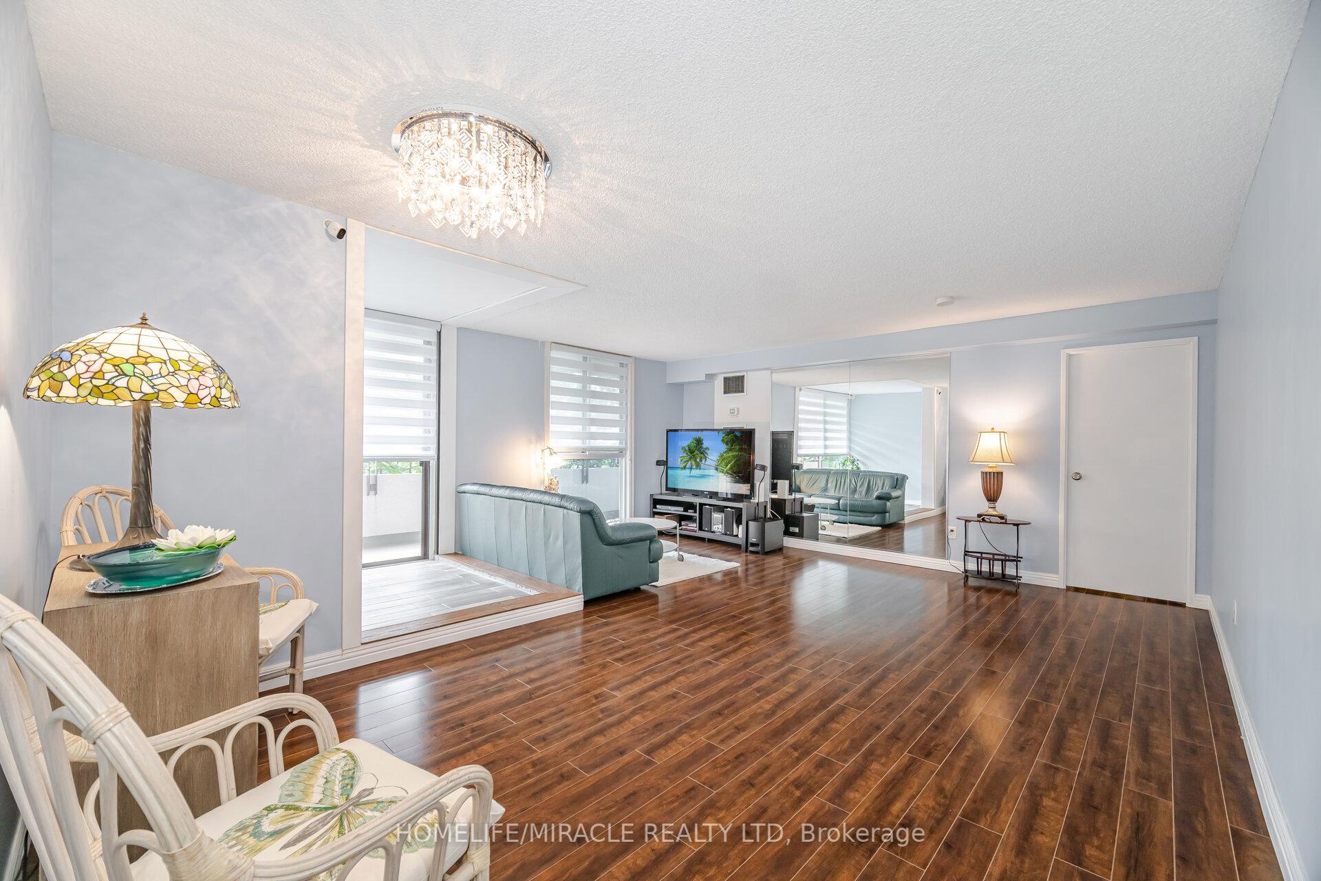 3 Bedrooms Condo at 1320 Mississauga valley, Mississauga For sale