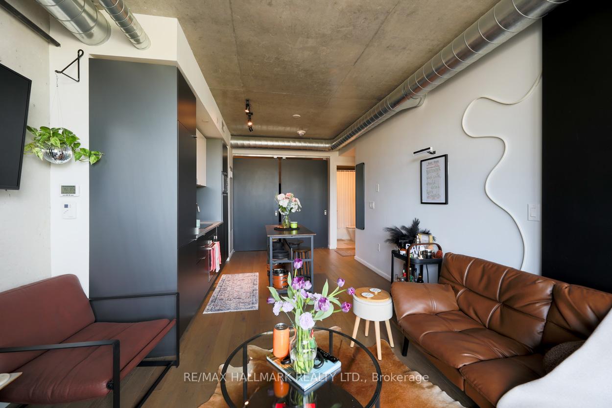 2 Bedrooms Condo at 21 Lawren Harris, Toronto For sale