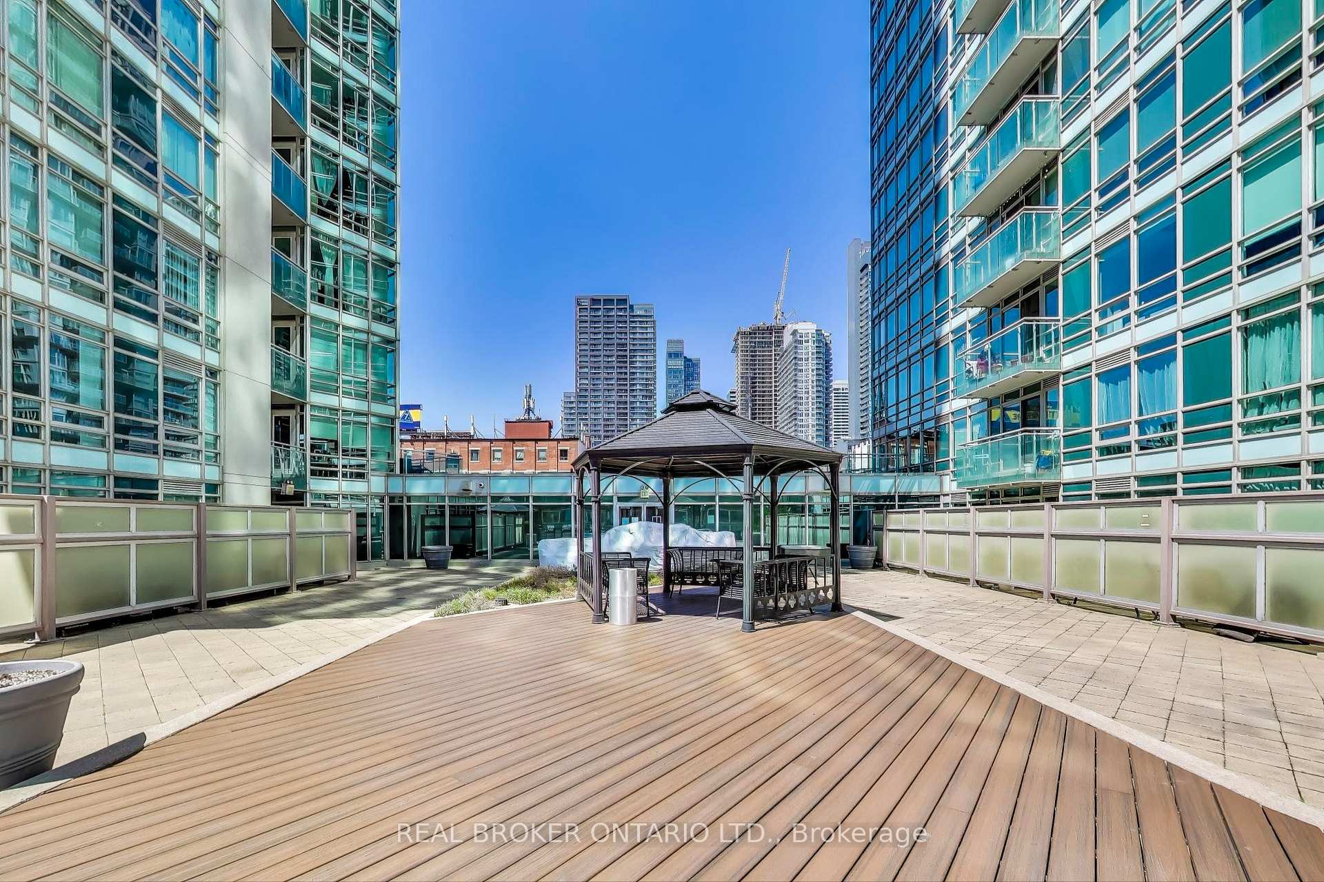 2 Bedrooms Condo at 397 Front, Toronto For sale