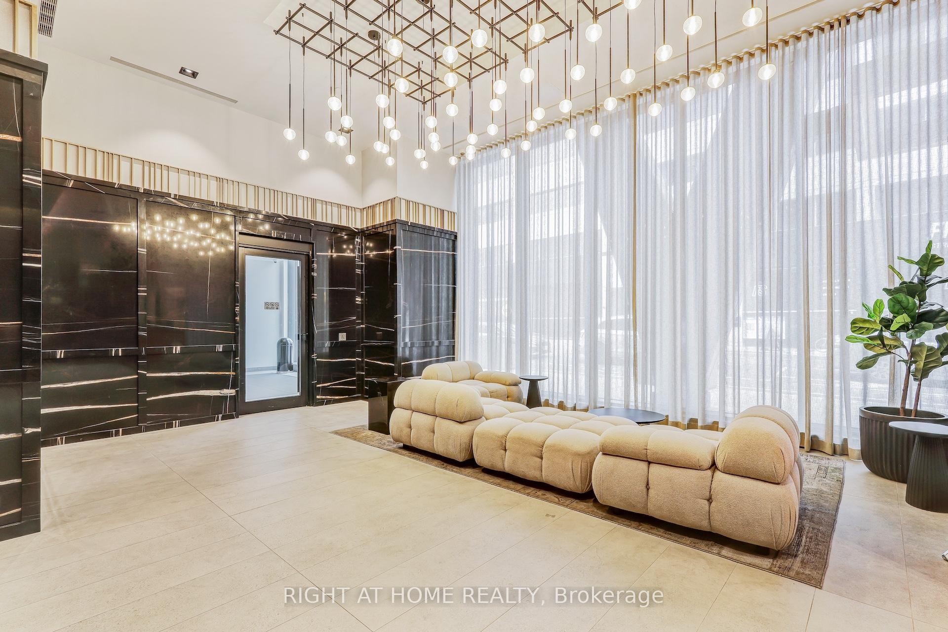 3 Bedrooms Condo at 108 Peter, Toronto For sale