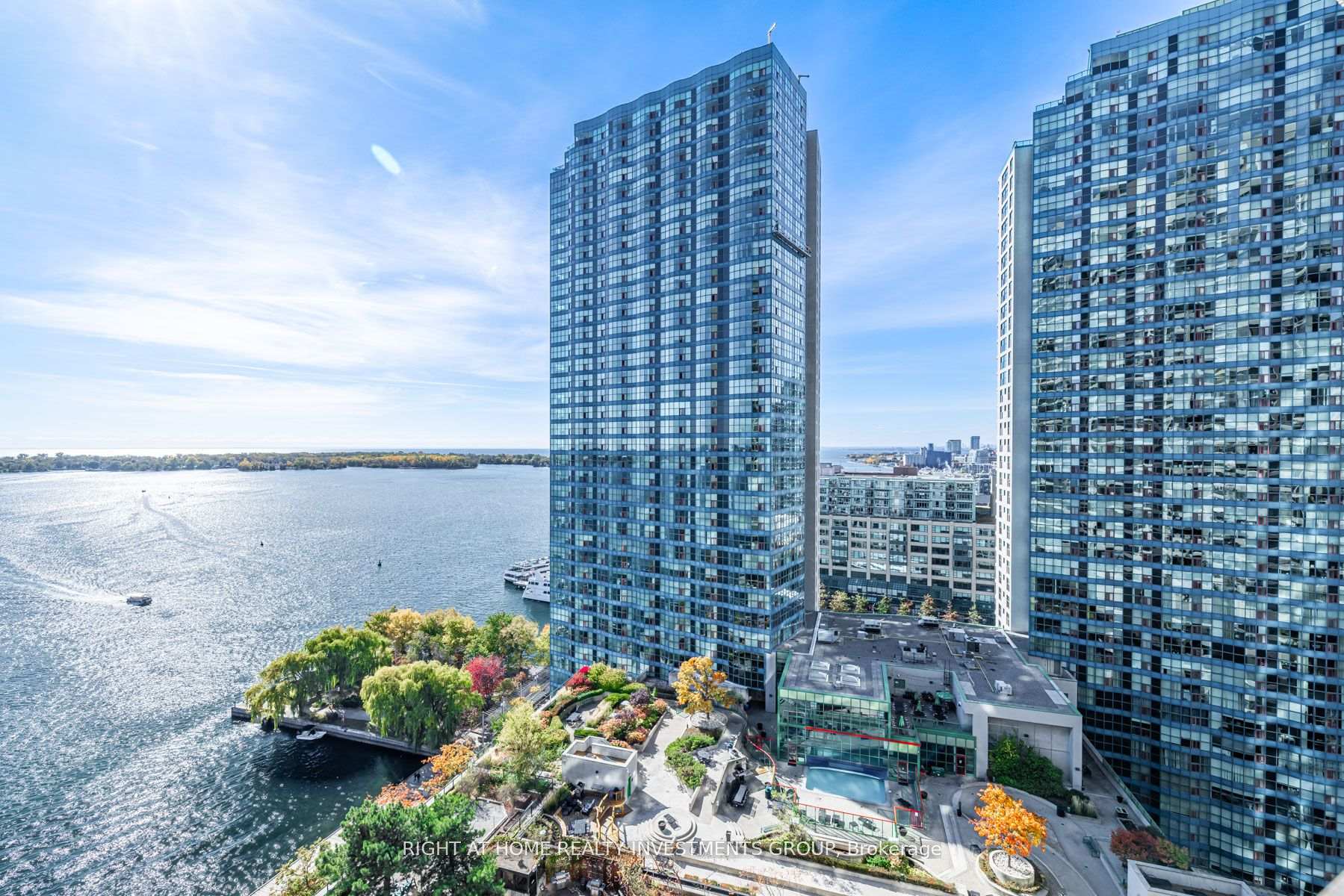 3 Bedrooms Condo at 65 Harbour,  Toronto For sale