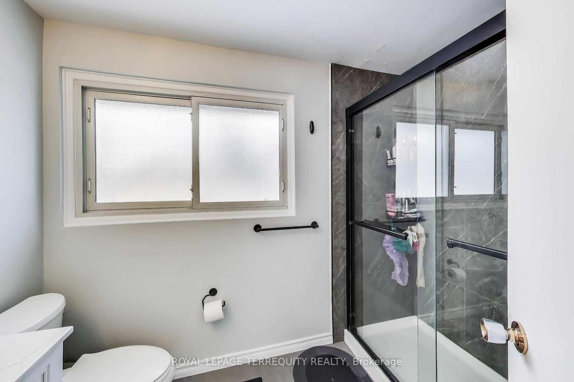 3 Bedrooms Condo at 2020 South Millway, Mississauga For sale