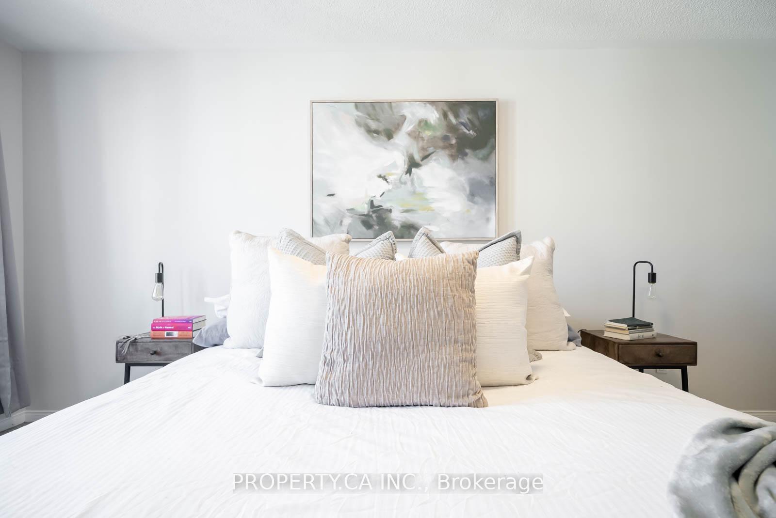 3 Bedrooms Condo at 601 Shoreline, Mississauga For sale