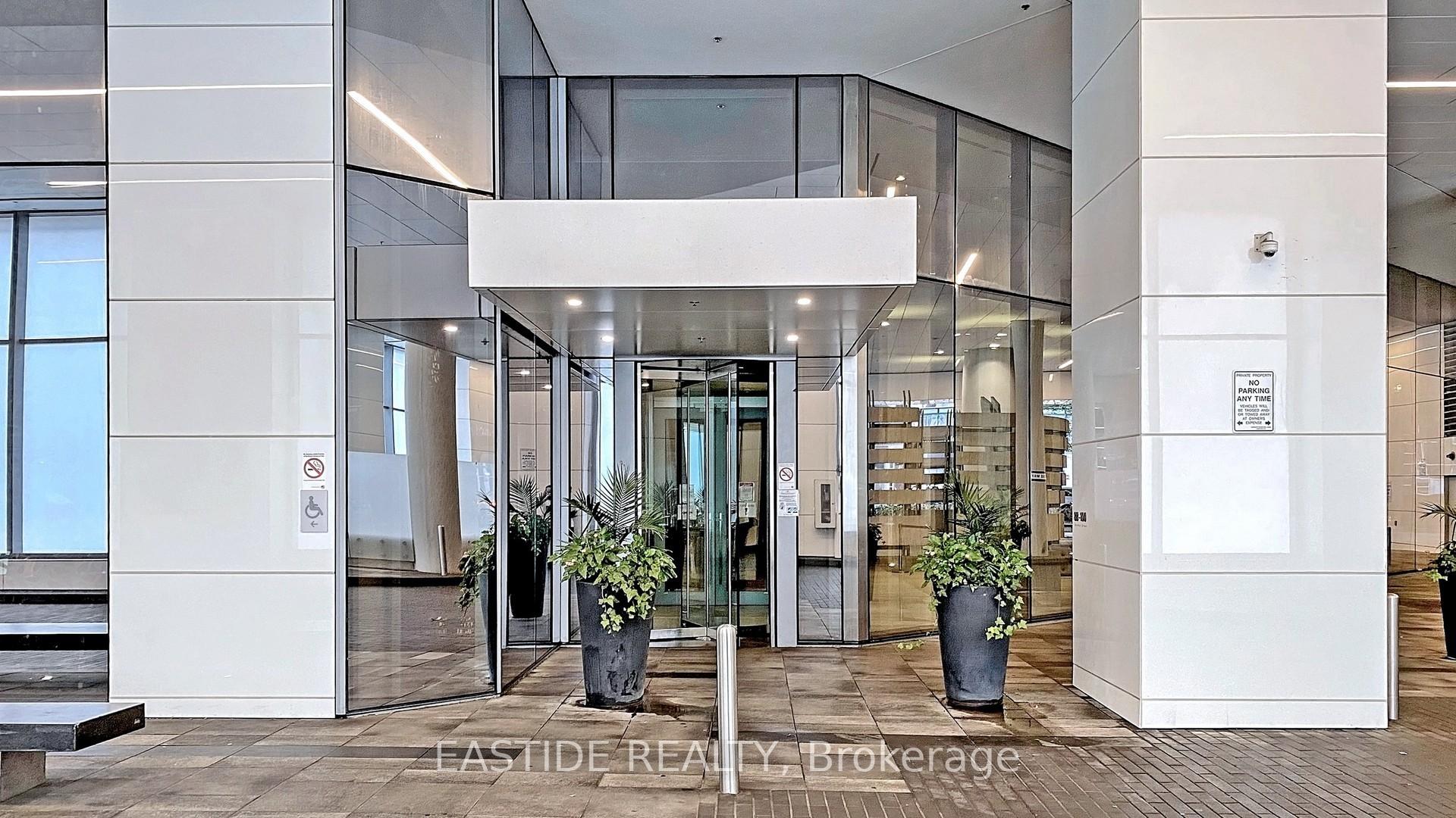 2 Bedrooms Condo at 88 Harbour, Toronto For sale