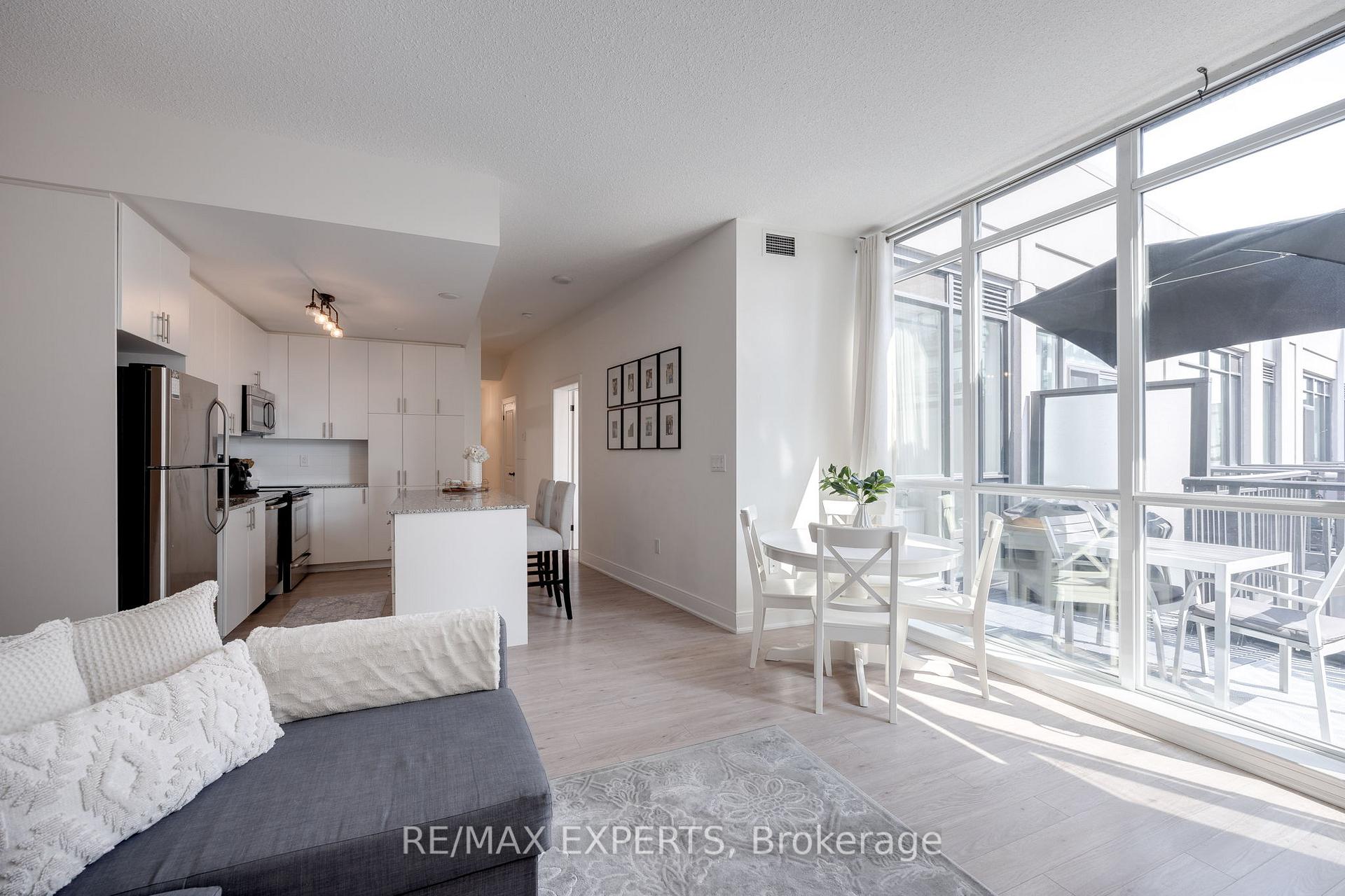 3 Bedrooms Condo at 36 Via Bagnato, Toronto For sale
