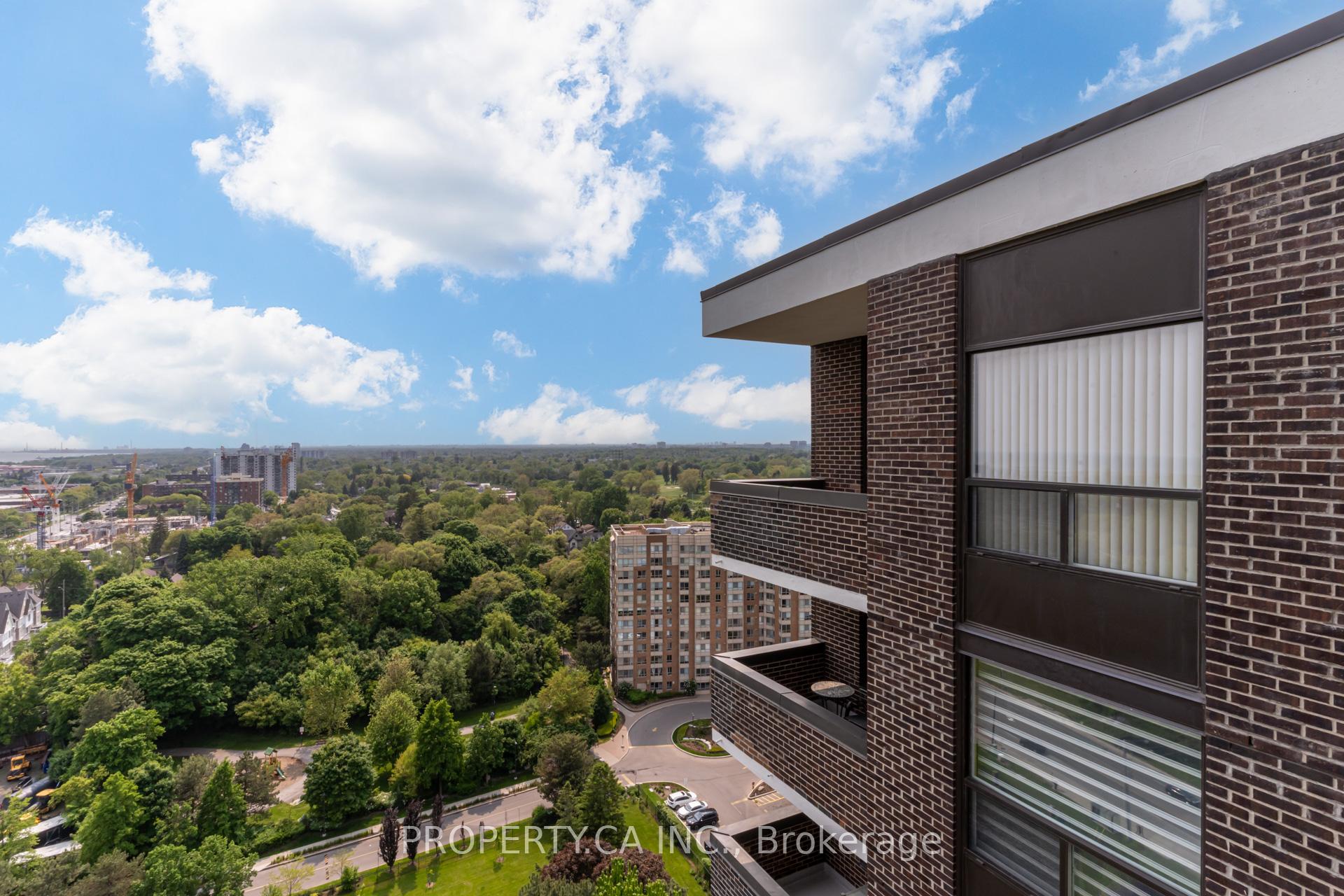 3 Bedrooms Condo at 1515 Lakeshore, Mississauga For sale