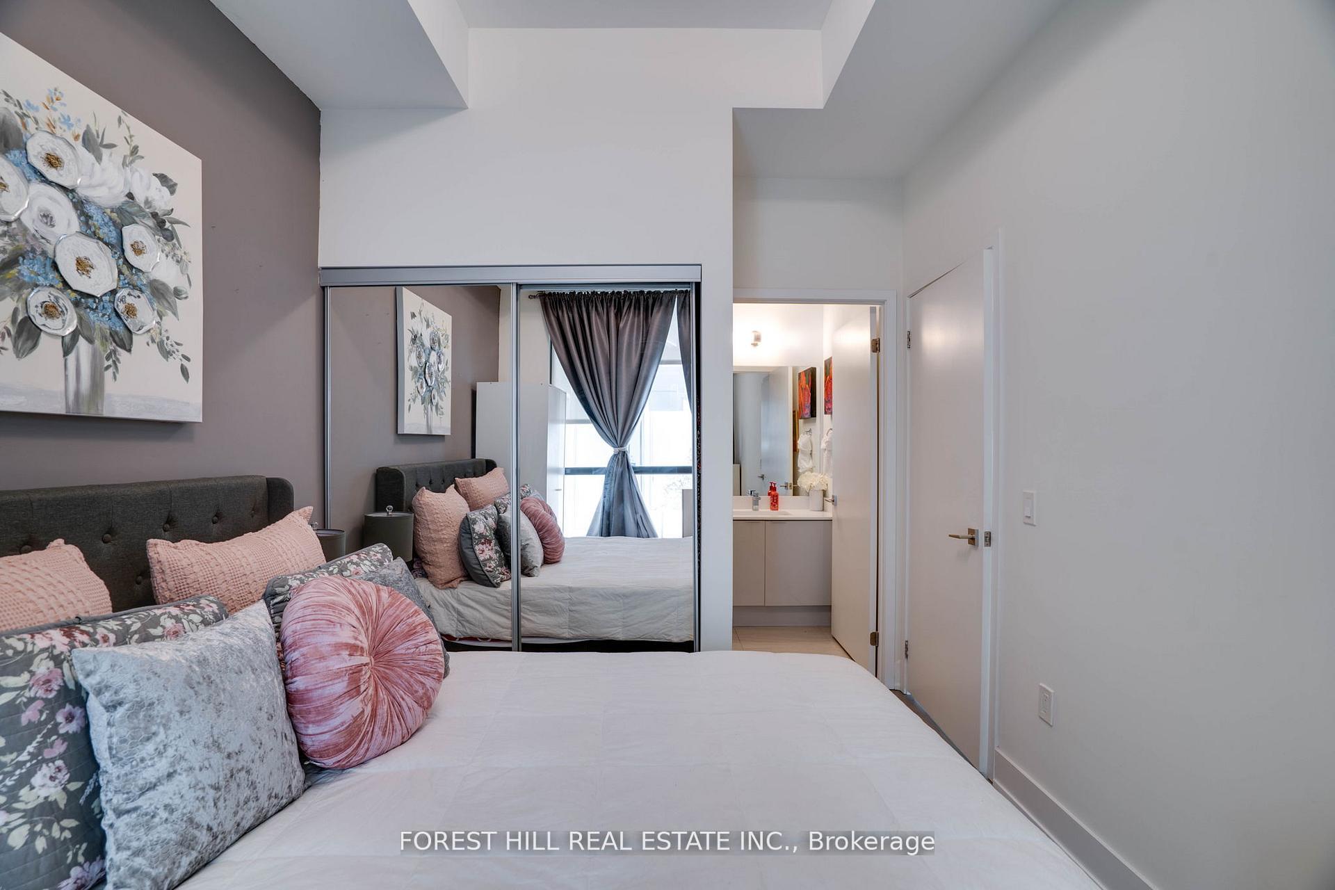 2 Bedrooms Condo at 2908 Highway 7, Vaughan For sale