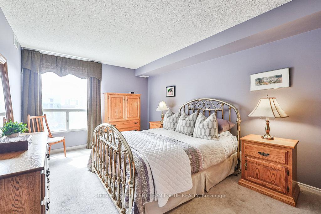3 Bedrooms Condo at 7 Concorde,  Toronto For sale