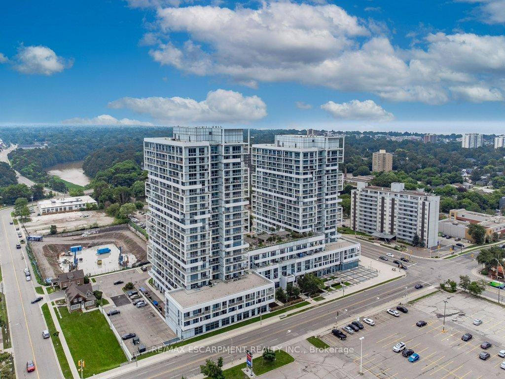 2 Bedrooms Condo at 55 Speers, Oakville For sale