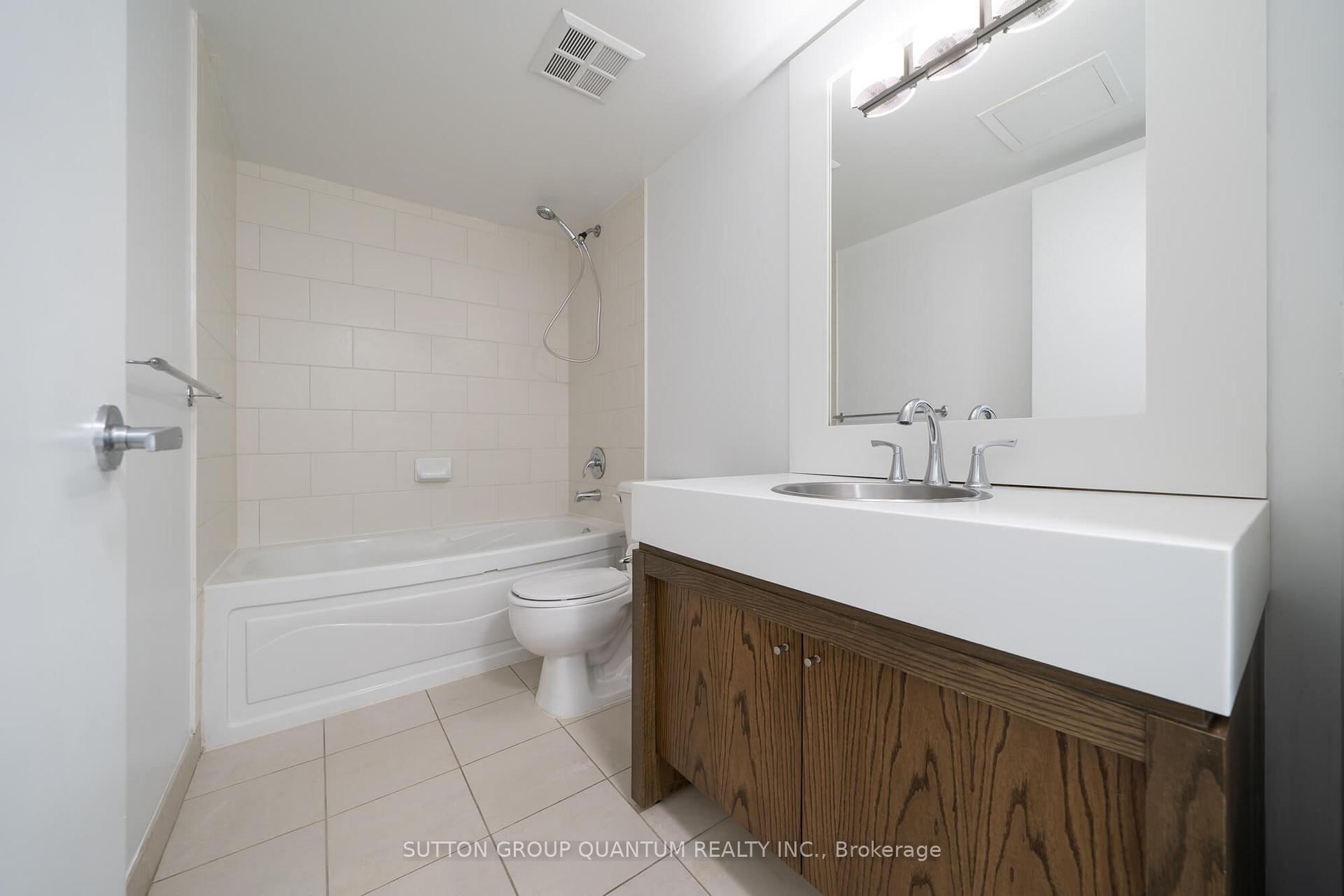 3 Bedrooms Condo at 81 Navy Wharf,  Toronto For sale