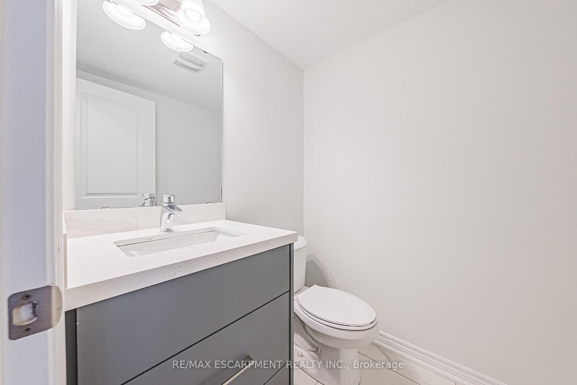 3 Bedrooms Condo at 55 Dryden,  Hamilton For sale