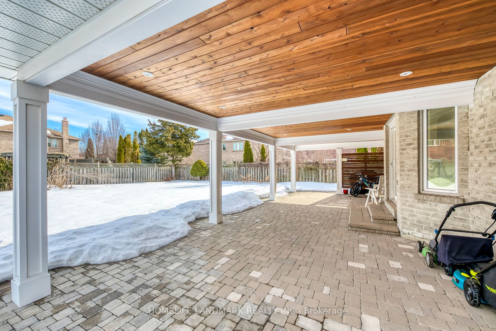 503 BLENHEIM Crescent