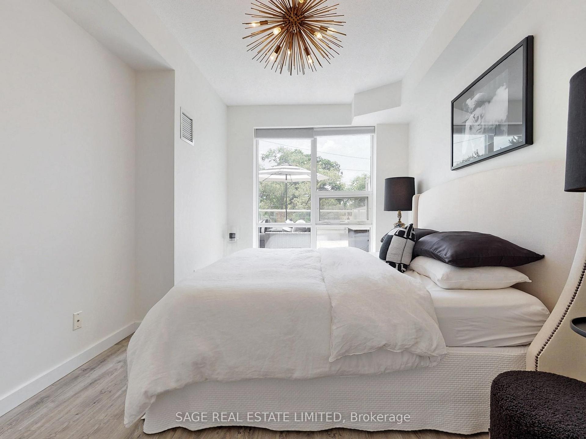 2 Bedrooms Condo at 551 Maple, Burlington For sale