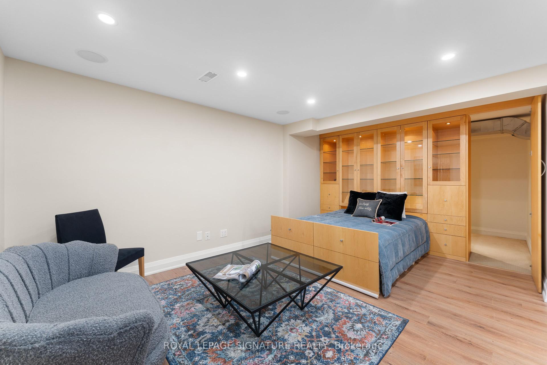 4 Bedrooms Condo at 96 Crimson Mill, Toronto For sale