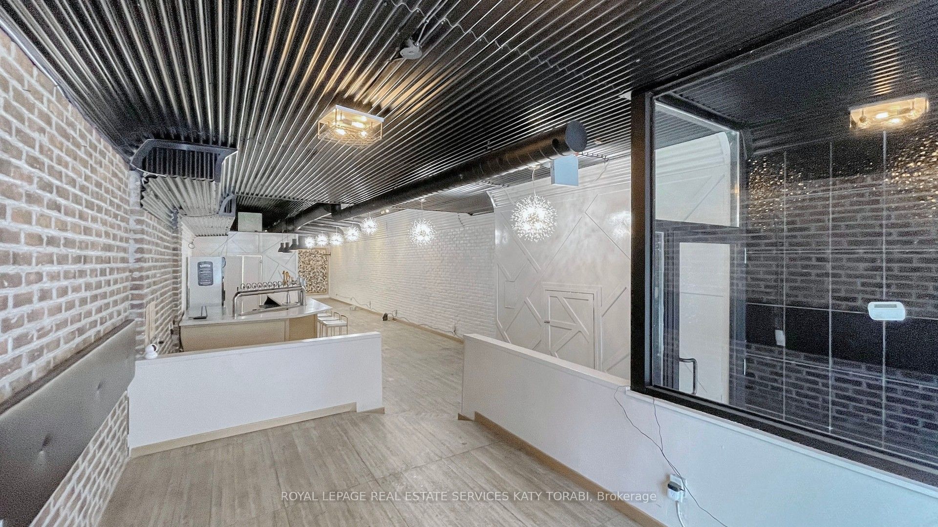 566 Queen Street W
