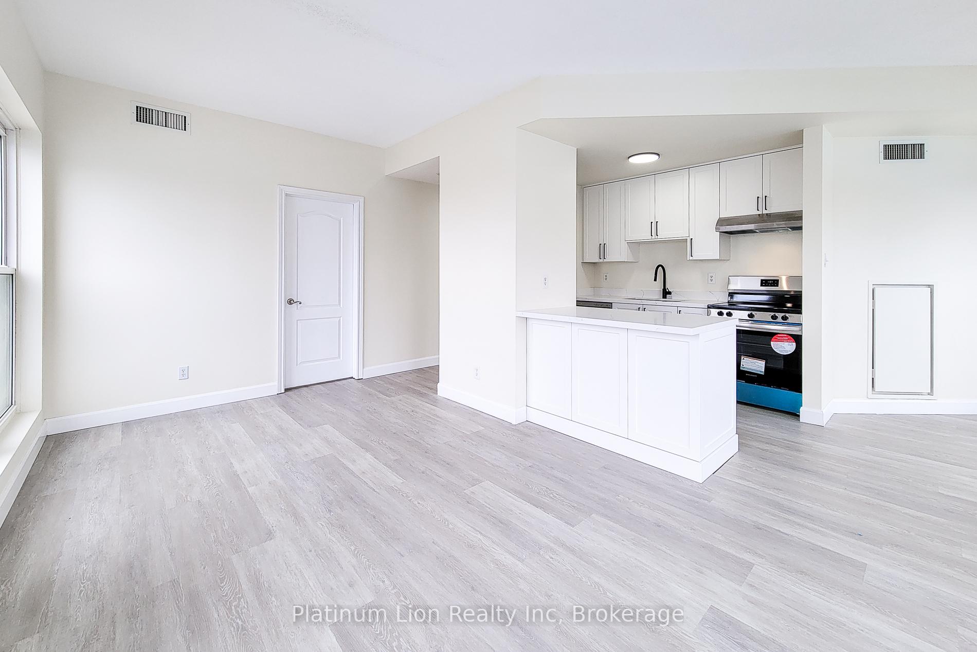 2 Bedrooms Condo at 135 James,  Hamilton For sale