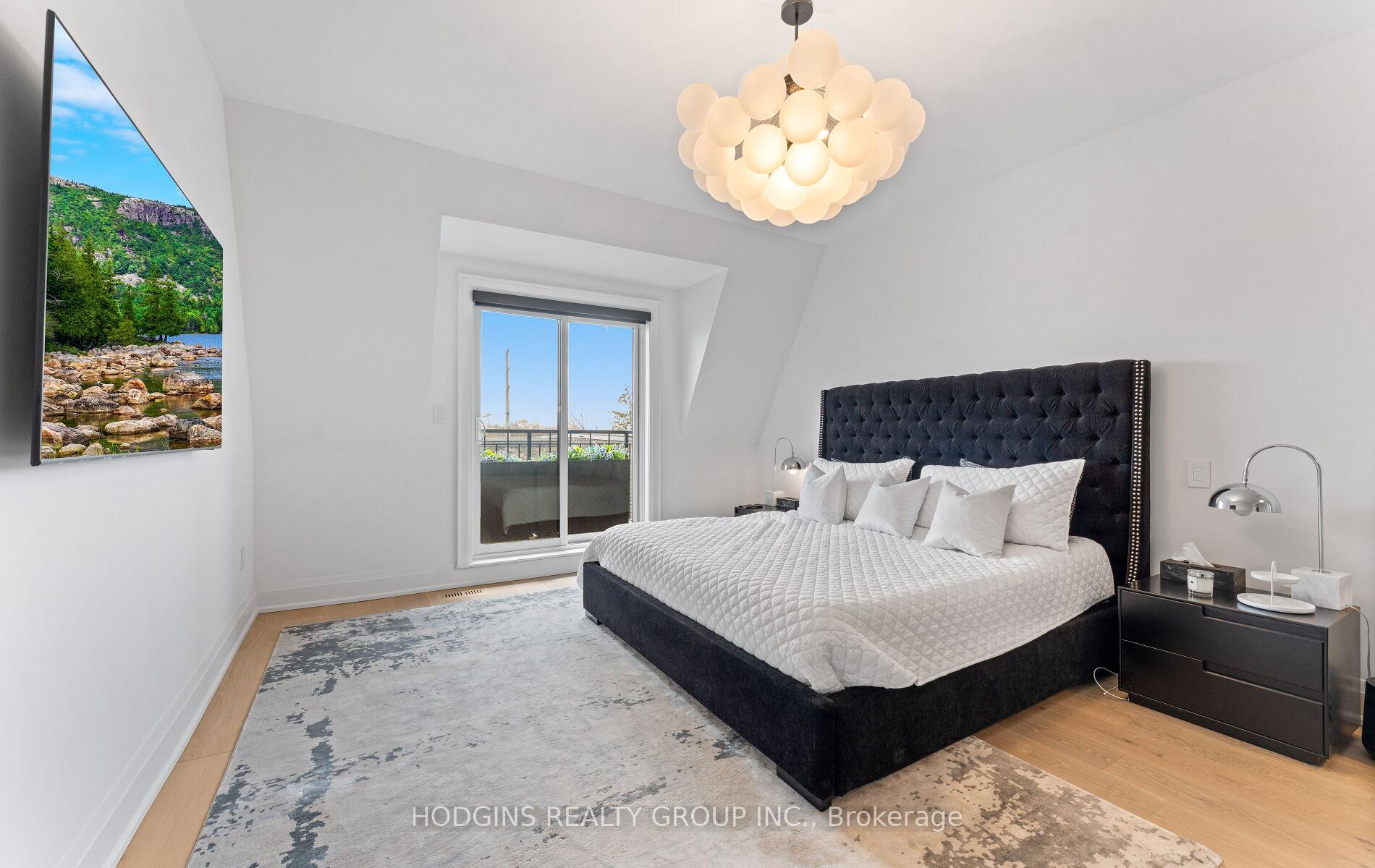 4 Bedrooms Condo at 10 Lunar, Mississauga For sale