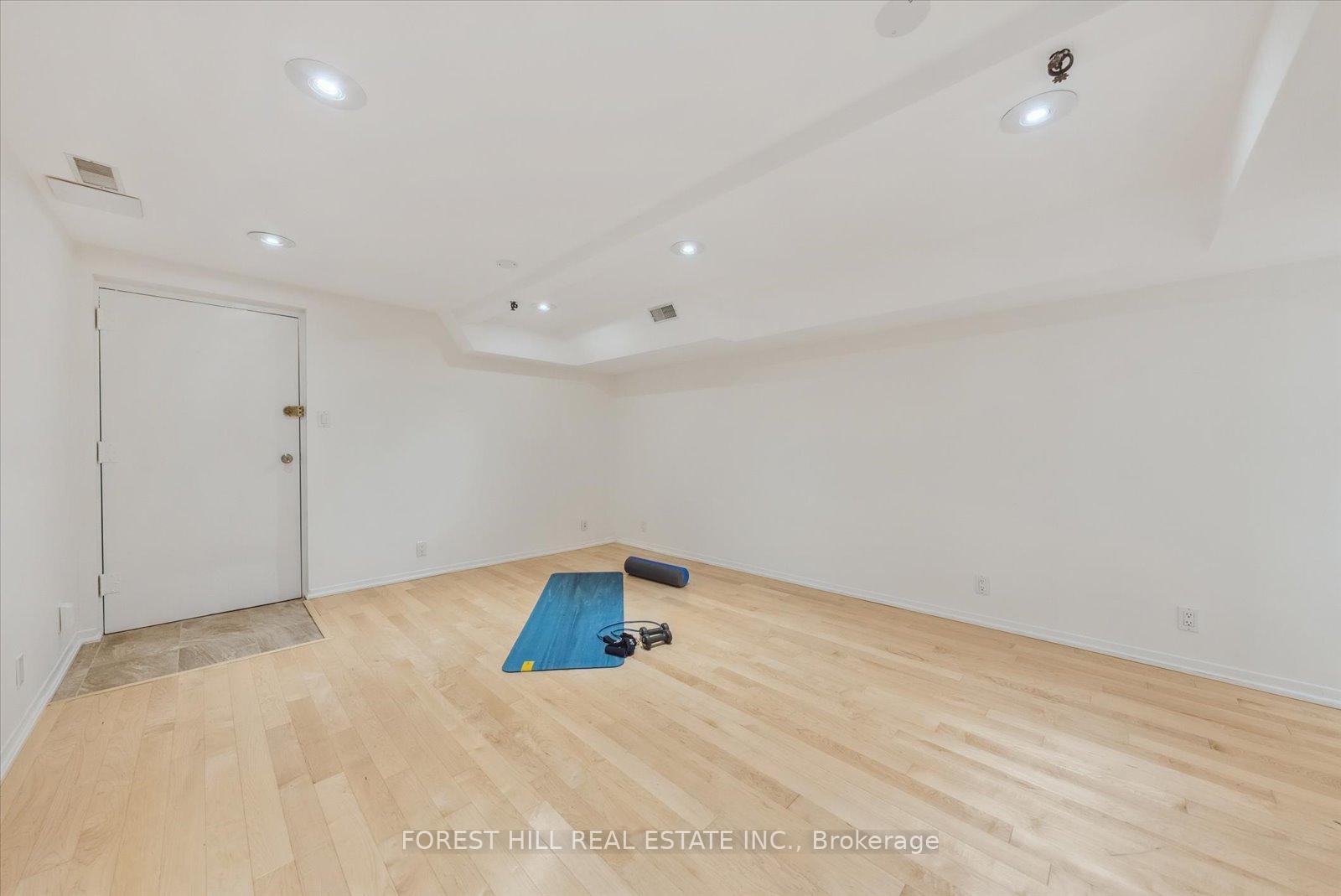 3 Bedrooms Condo at 10 Buller, Toronto For sale