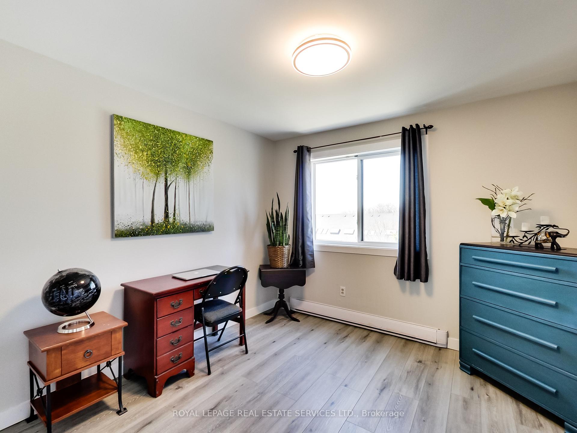 3 Bedrooms Condo at 1008 Falgarwood,  Oakville For sale