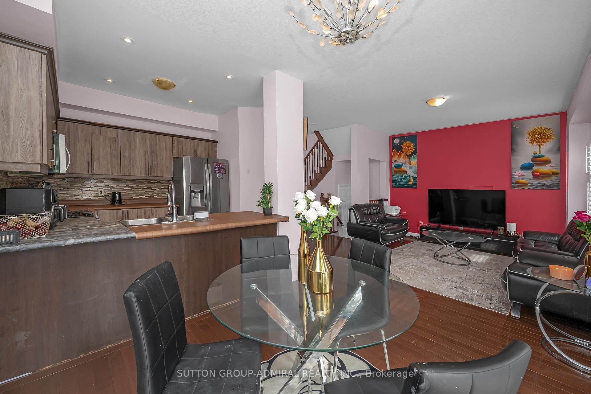 4 Bedrooms Condo at 6 Atessa,  Hamilton For sale