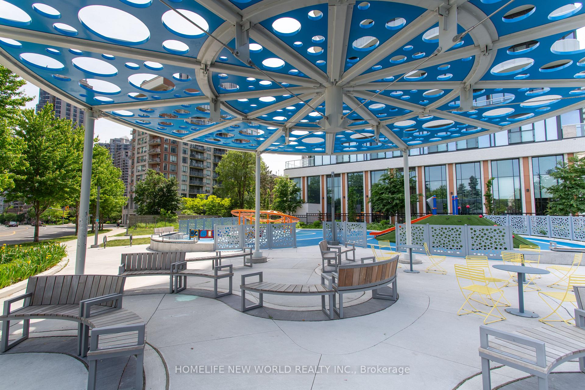 2 Bedrooms Condo at 15 Holmes, Toronto For sale