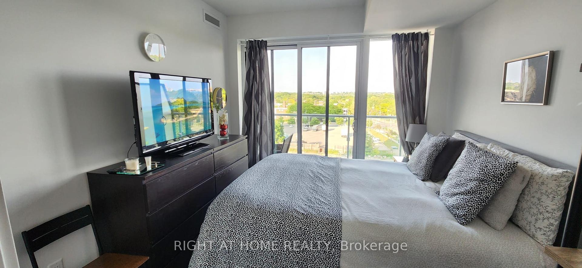 3 Bedrooms Condo at 20 O’Neill, Toronto For sale