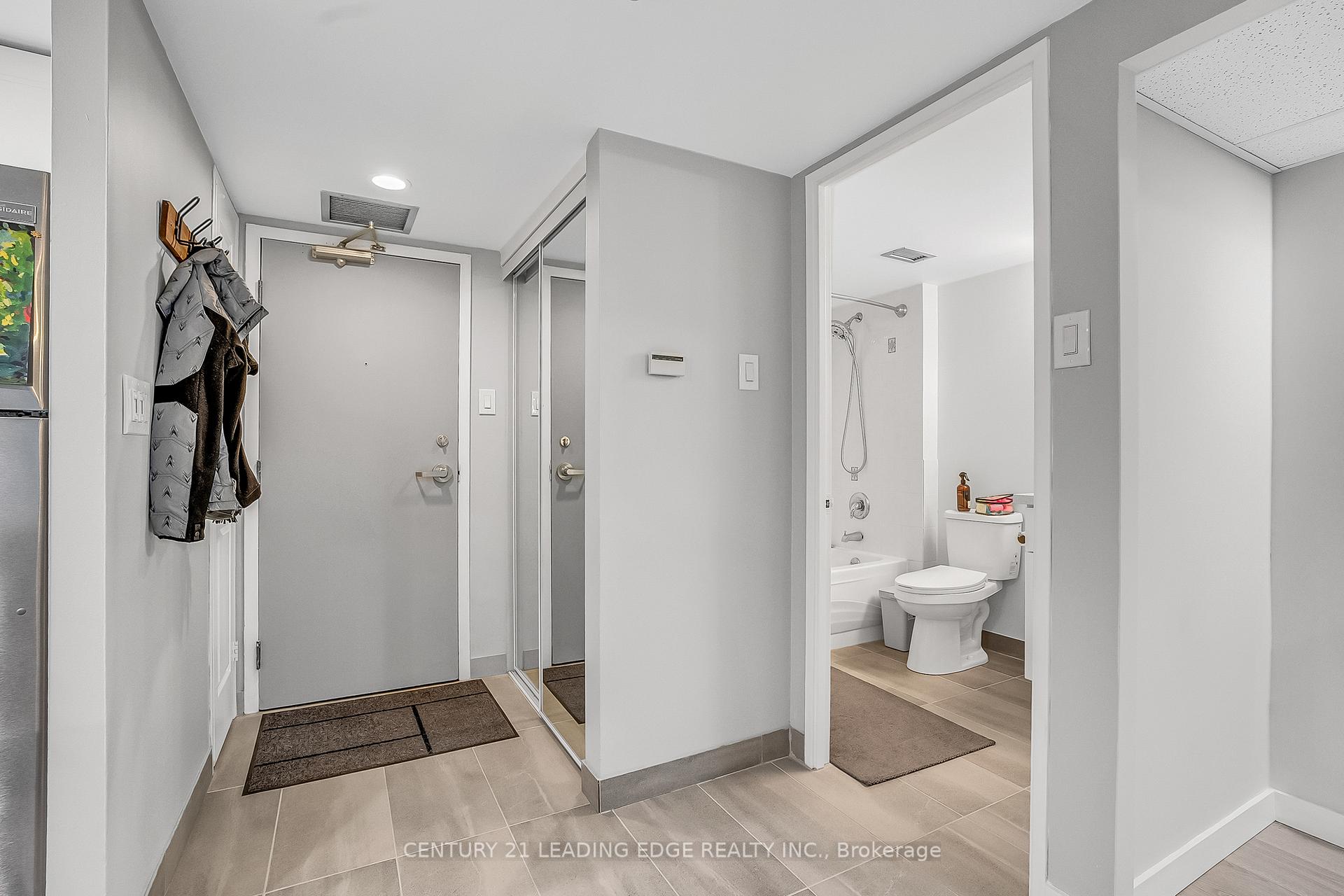 3 Bedrooms Condo at 705 King, Toronto For sale