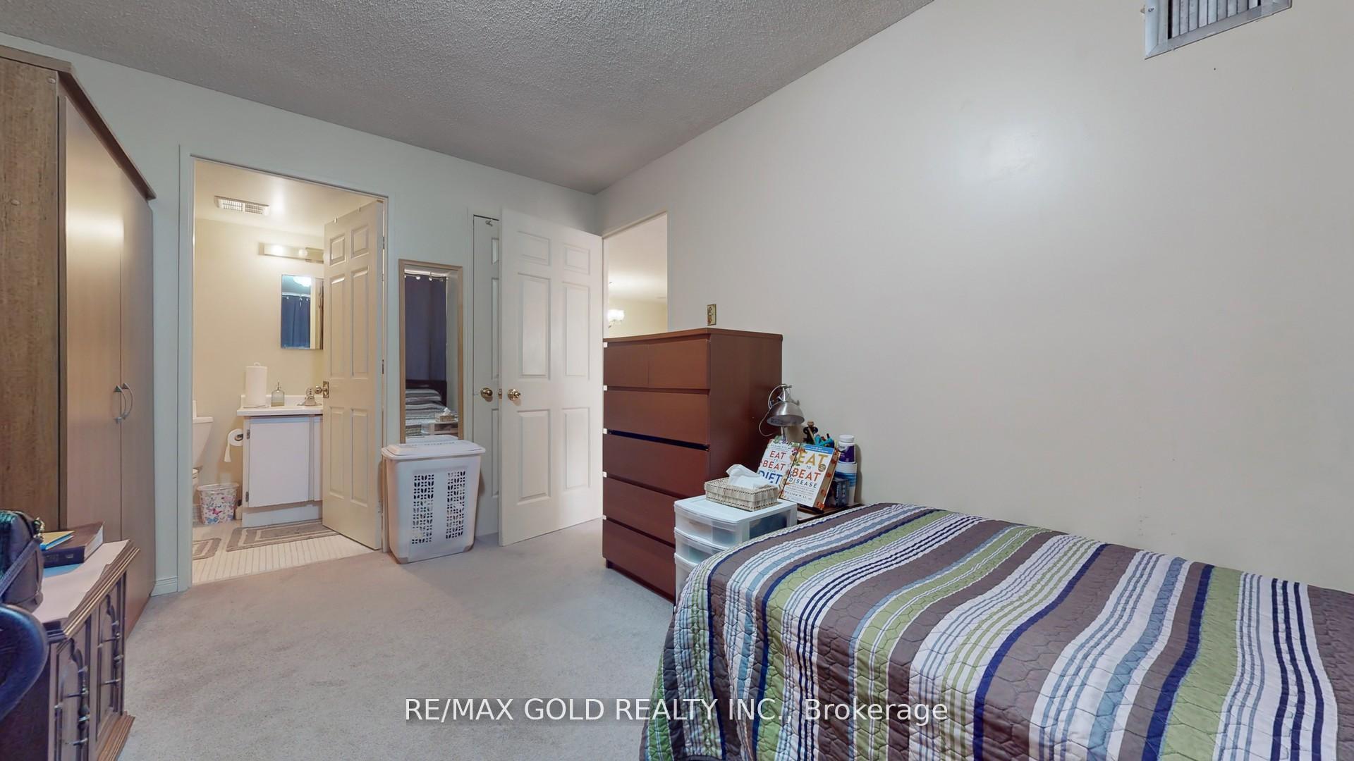 2 Bedrooms Condo at 99 Blackwell, Toronto For sale