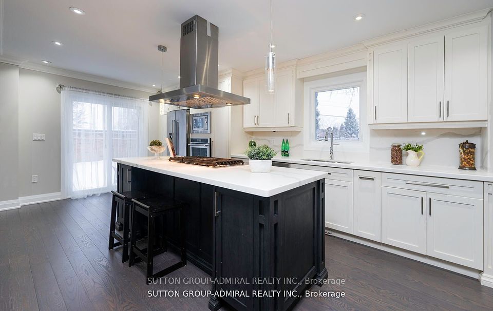 29 Roxborough Lane, Vaughan, ON L4J 4T1