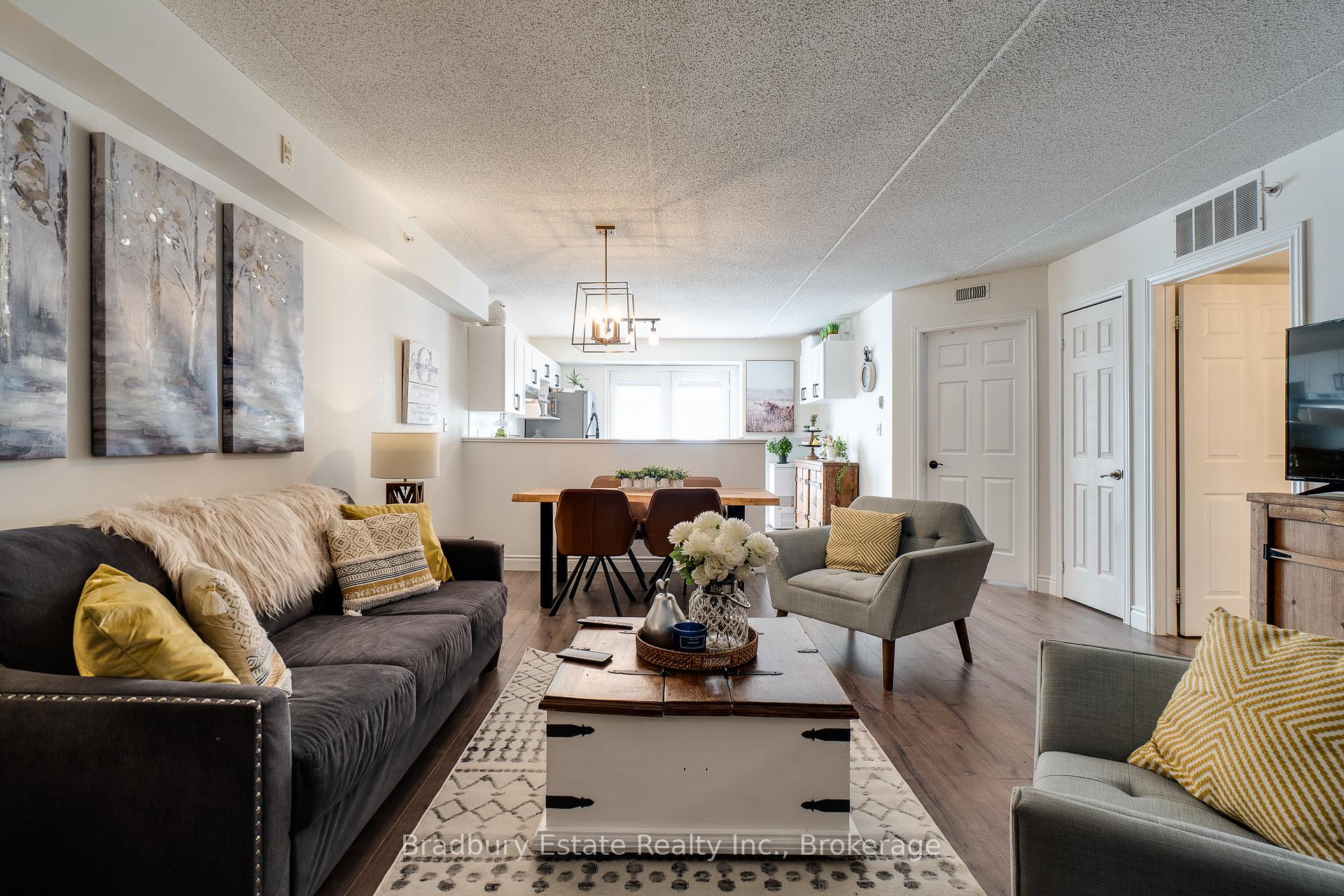 2 Bedrooms Condo at 2045 Appleby,  Burlington For sale