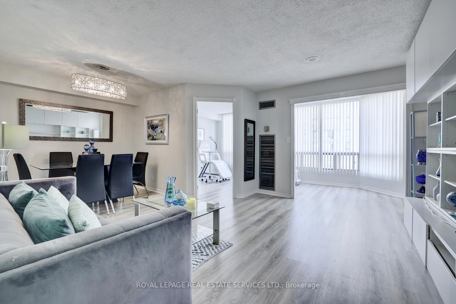 3 Bedrooms Condo at 155 Hillcrest,  Mississauga For sale