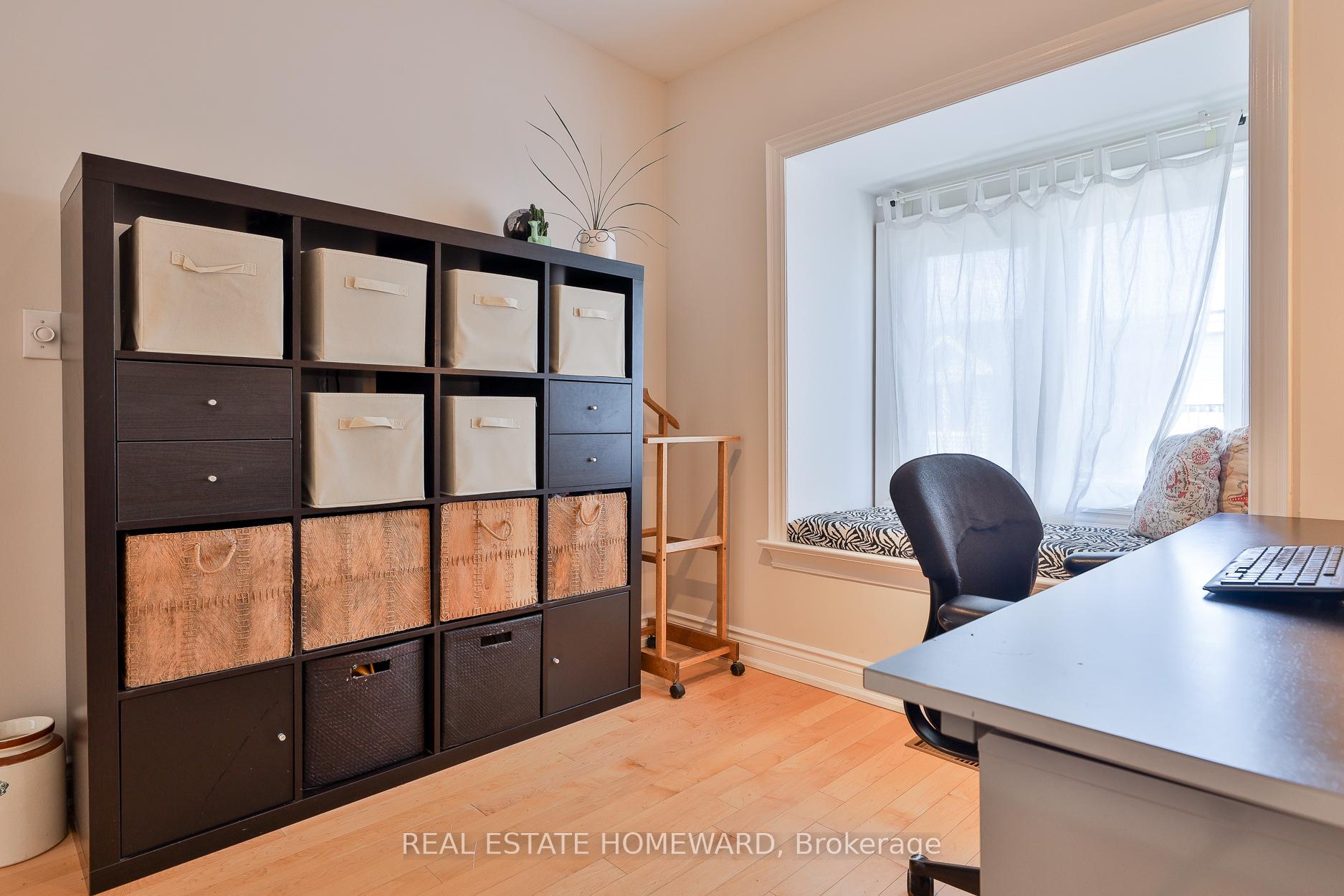 3 Bedrooms Condo at 36 Rusholme Park, Toronto For sale
