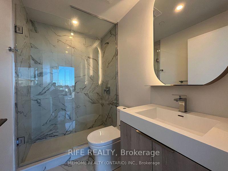 3 Bedrooms Condo at 15 Holmes, Toronto For sale