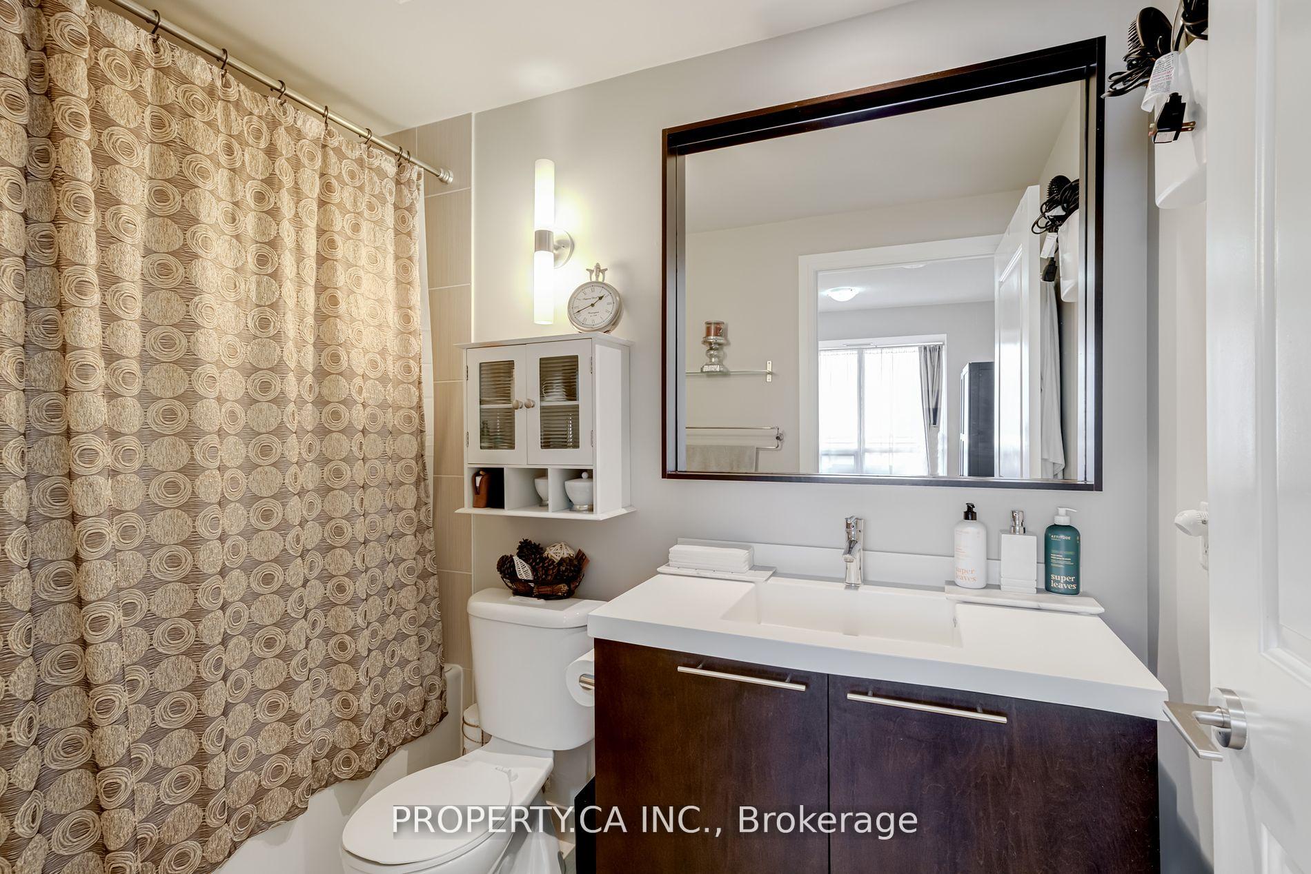 2 Bedrooms Condo at 100 Harrison, Toronto For sale
