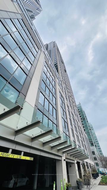 3 Bedrooms Condo at 1928 Lakeshore,  Toronto For sale