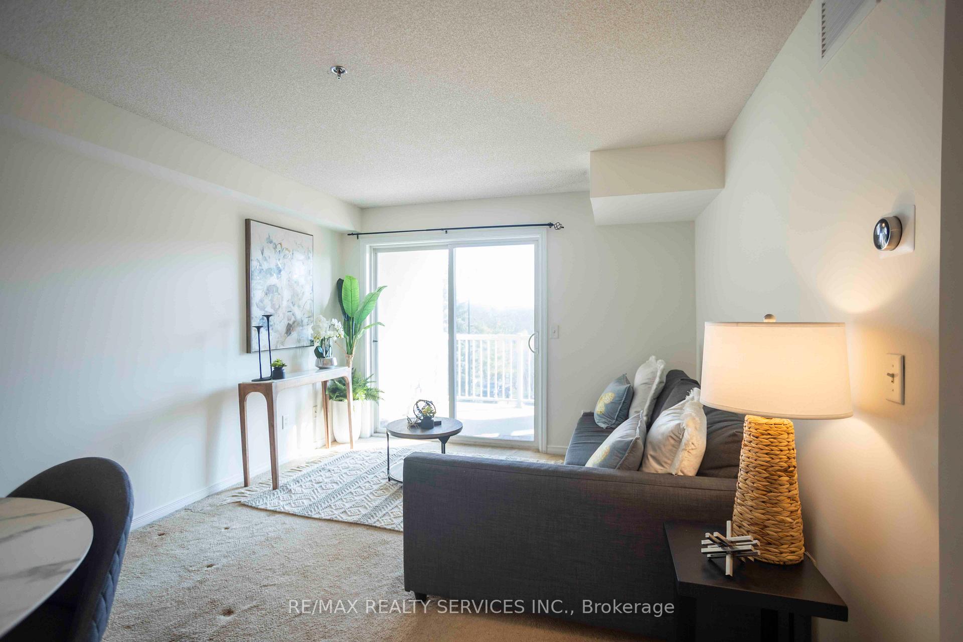 3 Bedrooms Condo at 684 Warden, Toronto For sale