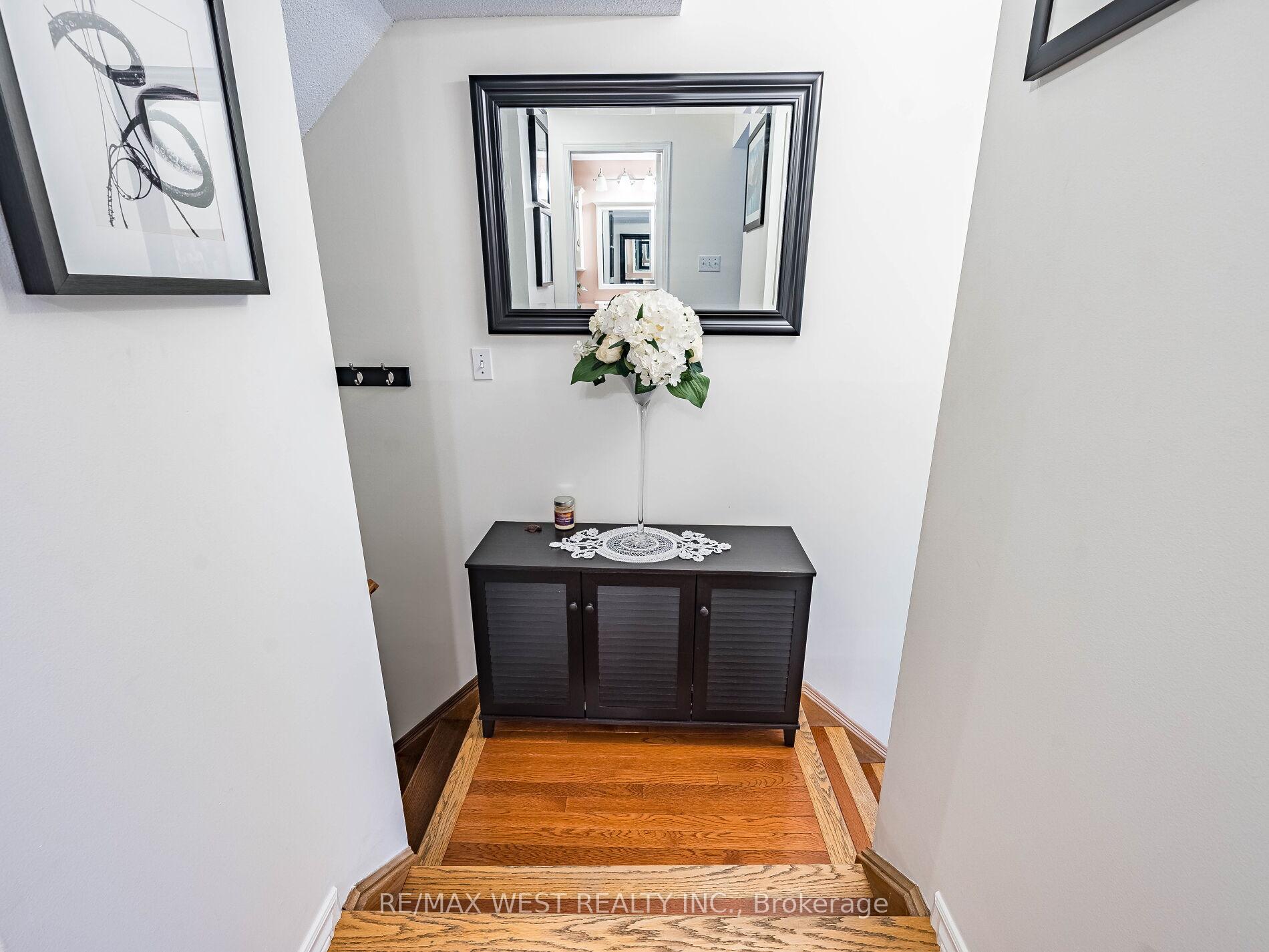 4 Bedrooms Condo at 1168 Arena, Mississauga For sale